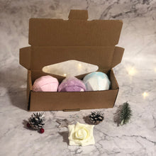Load image into Gallery viewer, Set Of 3 Gemstone Bathbombs Gift Pack - Mix 1
