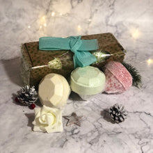 Load image into Gallery viewer, Set Of 3 Gemstone Bathbombs Gift Pack - Mix 2
