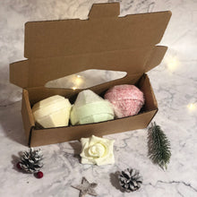 Load image into Gallery viewer, Set Of 3 Gemstone Bathbombs Gift Pack - Mix 2
